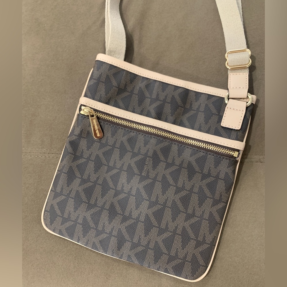 NWOT Brown Leather Michael Kors Signature Logo Crossbody Bag Messenger